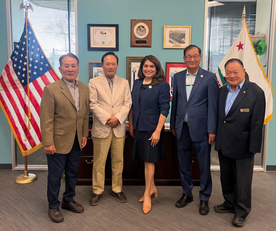 쿼크-실버 주 하원의원 방문.jpg